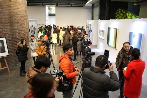 “阿波罗全球艺术盛典:看见思考的光”展览现场
“阿波罗全球艺术盛典:看见思考的光”展览现场