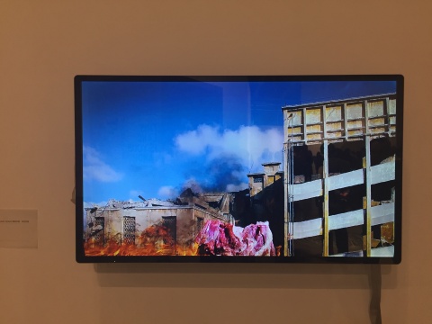 鲁兹贝赫·阿克巴里作品《序幕》：在某一楼顶焚烧一块新鲜的肉
