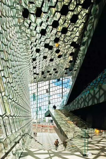 埃利亚松与Henning Larsen Architects建筑事务所共同合作完成的作品
