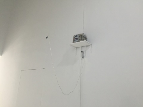 墙上的电热丝和b变压器
