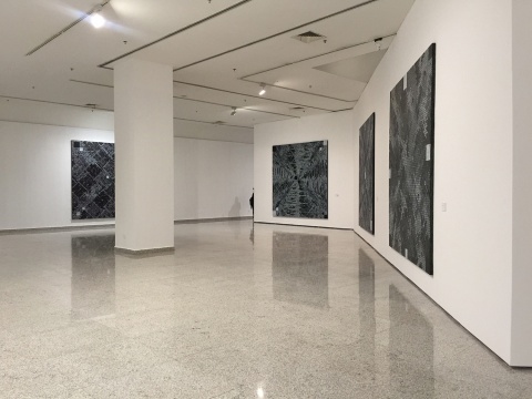 1号展厅展示着丁乙近两年完成的作品
