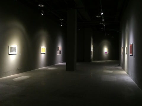 3号展厅以聚光式的布展方式集中展示了丁乙的纸本作品
