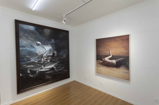 左图 贾蔼力《疯狂的原野》布面油画 2015年      右图 张文伟《海边的风景-6》布面油画
