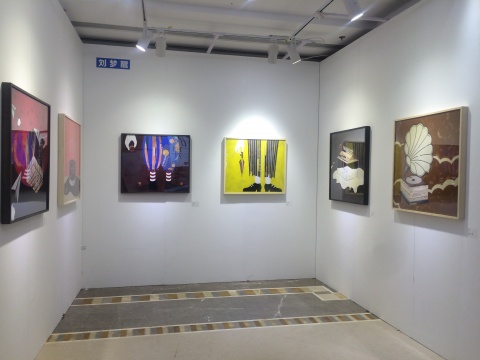展览 现场艺术家作品以小个展的形式呈现，艺术家刘梦醒小个展展区。
