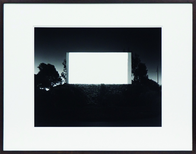 杉本博司《South Bay Drive-In,San Diego》银盐照片  65.5x83.2cm（带框） 1993   加佣金14.49万元 创姐夫拍摄影作品最高价
