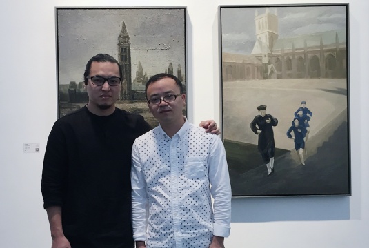 艺术家郑宏祥（左）与艺术家何杰
