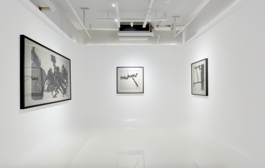 空间三个展厅以时间线索呈现了艺术家三个时间段的创作
