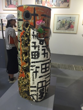 李忠东用捡来的垃圾做成的雕塑
李忠东用捡来的垃圾做成的雕塑