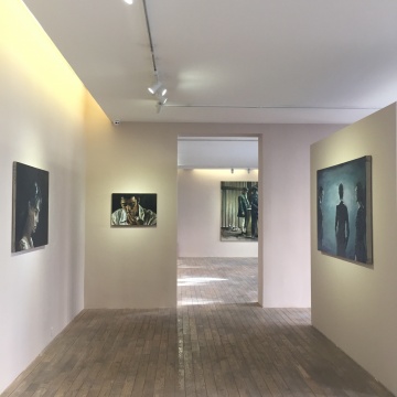 展览呈现了陈晗近期创作的油画作品，也选取了三张水彩作品，丰富展览内容
