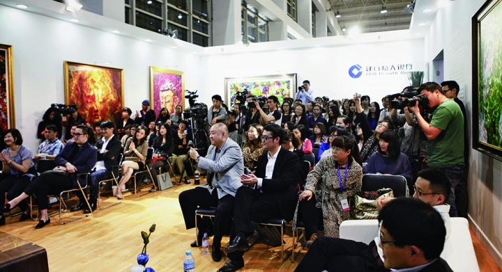 2013年，北京匡时携手“艺术北京”于北京农业展览馆举行“两岸三地青年收藏家邀请展”活动现场
