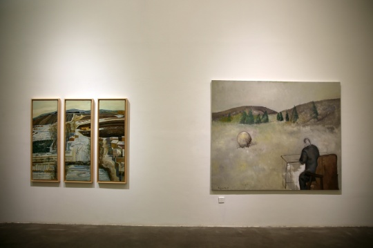 （左）孙昌武 《东山印象》 140×42cm×3 布面油画 2002

（右）黄立言 《北方往北》210×175cm 布面油画 2014
