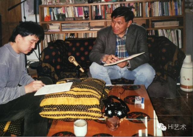 1998年，巫鸿教授在宋冬家进行采访和讨论
