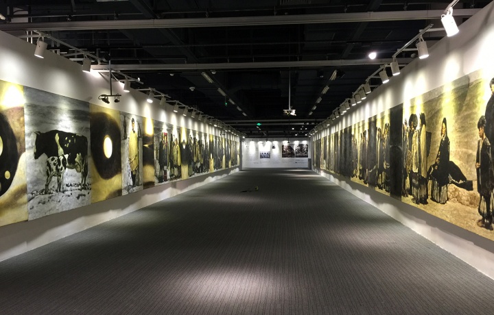 8月5日，“悯伤的史诗——程丛林作品大型项目”于浦东新区洲海路999号森兰国际展厅展出现场
