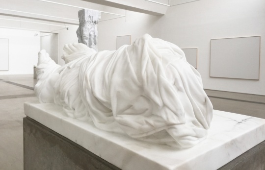 克里斯丁·莱默茨  《美杜莎》 白色卡拉拉大理石   34×82×51cm  2014  艺术家收藏