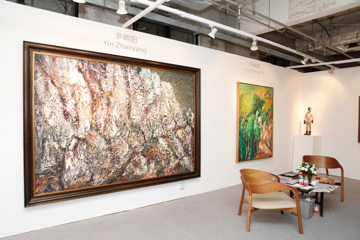2013年，玉兰堂画廊带来了大件的尹朝阳的作品（Art021）
