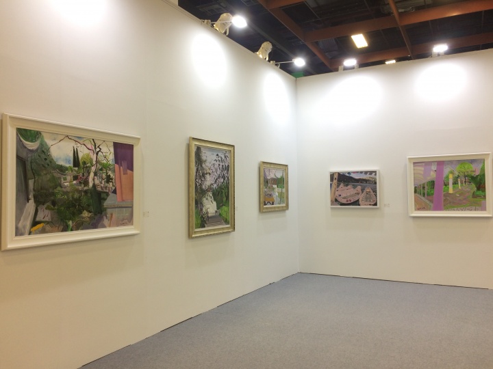 凤凰艺都在参展艺博会的同时，也在台湾采泥画廊为卢征远举办个展。
