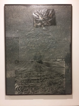 《齐格费里和布林希特的艰难之路》 270×170cm 在轧制的着色的铅上的照片 1988(MAP收藏)
《齐格费里和布林希特的艰难之路》 270×170cm 在轧制的着色的铅上的照片 1988(MAP收藏)