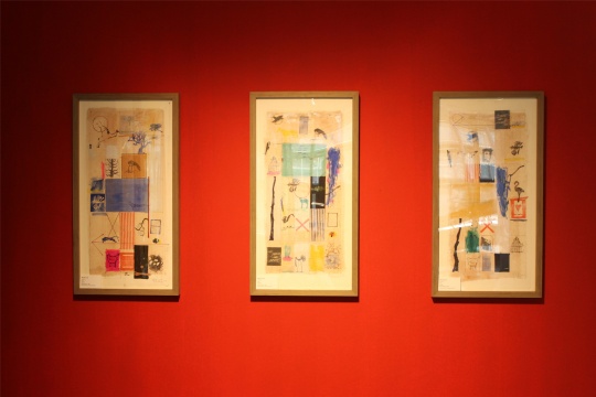 展览空间选择的九种颜色与叶永青二十年来的纸上作品所使用的颜色一致
