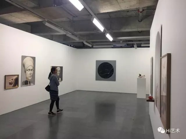 在新的空间，马凌画廊展出了2003年获得威尼斯双年展金狮奖的卢森堡艺术家谢素梅作品，出生于1973年的谢素梅擅长让自己的作品与周围环境建立亲密的对话，营造别样的氛围。

 

 

 白立方（香港）

西斯特·盖茨 （TheasterGates）全新个展

日期：2017年3月21日 - 2017年5月20日

地址：香港中环干诺道中50号
