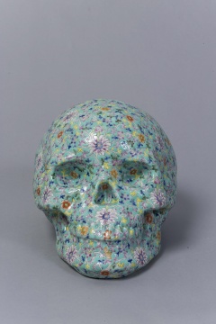 《骷髅》34cm×25cm×23cm 陶瓷 2015 《骷髅》34cm×25cm×23cm 陶瓷 2015