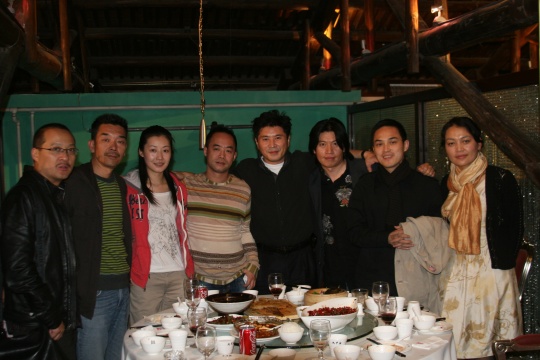 与中国艺术家合影，从左到右：杨千、武明中、林佳、陈文波、李圆一、俸正杰、钟飙、史诗
