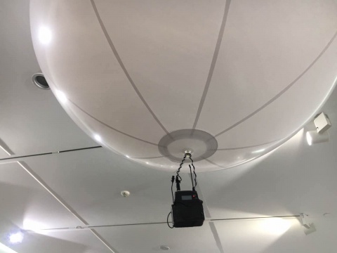 “生声不息：塞莱斯特·布谢-穆日诺”作品《示踪器-挂着麦克风的氢气球》现场定制装置 混合媒介 2017
