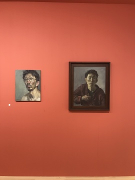 王兴伟《24岁自画像》66×53.5cm 布面油画 1993（右）

王兴伟《44岁自画像》50×40cm 布面油画 2013（左）
