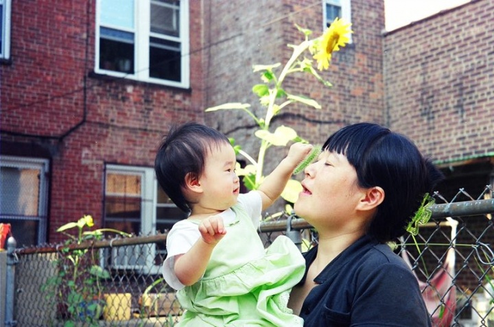2001年，蔡锦与女儿易易
