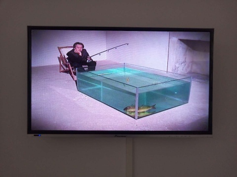 《耐心》 2分5秒 影像、表演 2004
