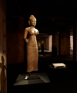 来自1世纪的高棉石雕佛像和荒木经惟的摄影，作品上访只有一柱冷光
