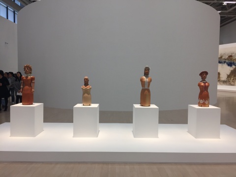 伊萨贝尔·门德斯·达·库尼亚 《无题》 80×30×25cm每件 彩绘陶瓷 1970-1989
