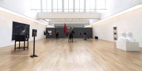 在当代唐人艺术中心第二空间 看崔灿灿如何完成一部“新编历史剧”