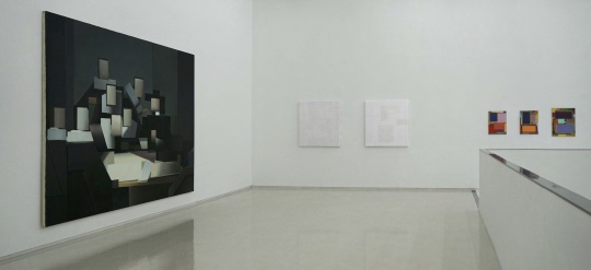 德国艺术家恩里科·巴赫（左）及中艺术家黄佳（中）作品
