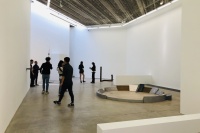 娜布其新作展“双向入口”  感受“雕塑”“空间”聚合出的向内能量,娜布其