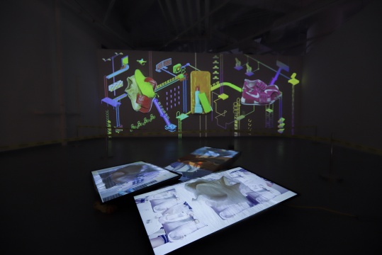 姜玥皜《山寨集合》尺寸可变 映射投影3D动画,浮雕墙
姜玥皜《山寨集合》尺寸可变 映射投影3D动画,浮雕墙
