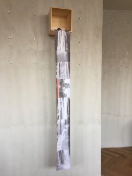 萧涵秋 《瀑布》 198×18cm（纸） 25×25×25cm 纸、木头、纸盒 2019
