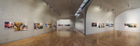 喻红在龙美术馆的个展“娑婆之境”展览现场，展出了74组作品
