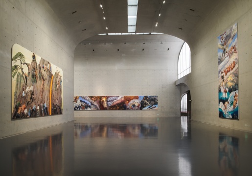 四幅大尺寸绘画分布在龙美术馆一楼展厅，其中三幅为此次度身创作，喻红也再次向大空间发起挑战​