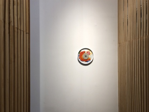 王礼军《机缘》 25×25cm 搪瓷盆、钟 2017

