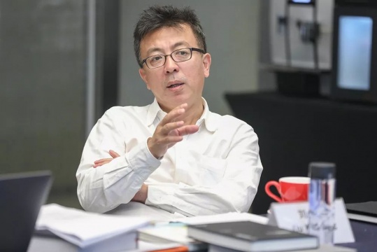 “第13届AAC艺术中国”评委:当代著名画家、中央美术学院油画系教授 刘小东
“第13届AAC艺术中国”评委:当代著名画家、中央美术学院油画系教授 刘小东