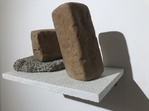 《躬bow-2》  30×20×20cm 调配土、发泡水泥、耐热板 2019
