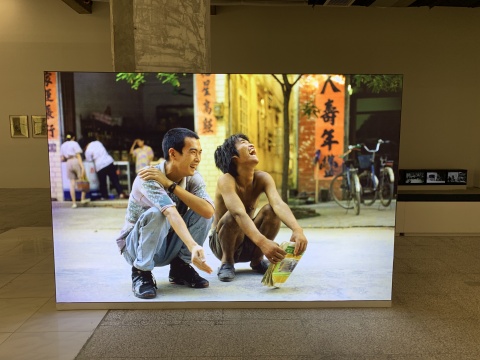 郑国谷 《我和我的老师》 200×238cm 灯箱照片 1993
