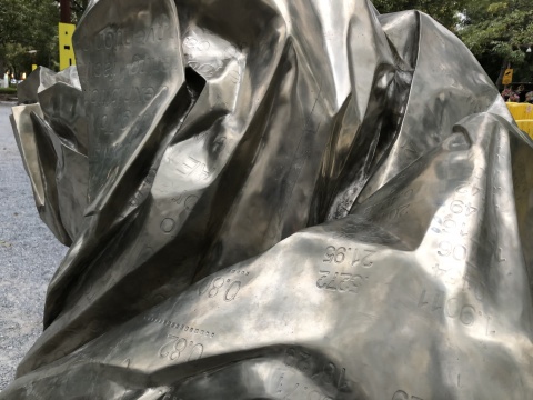 王度 《构造一号》 2.14×1.8×1.6m 白铜
王度 《构造一号》 2.14×1.8×1.6m 白铜