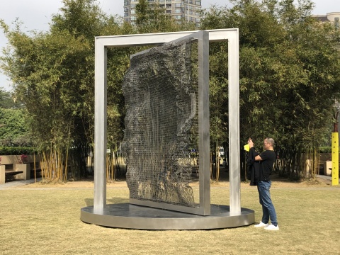 谭勋 《谷地地理计划——广东南海》 3.2×0.35×4 m 定制不锈钢型板
谭勋 《谷地地理计划——广东南海》 3.2×0.35×4 m 定制不锈钢型板