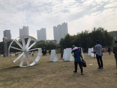 “拓展的剧场——南海首届公共艺术展”千灯湖公园展览现场
“拓展的剧场——南海首届公共艺术展”千灯湖公园展览现场