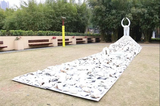 朱乐耕 《中国牛·涅槃》 尺寸可变 高温陶瓷
朱乐耕 《中国牛·涅槃》 尺寸可变 高温陶瓷