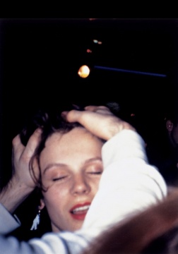 沃尔夫冈·提尔曼斯《爱（手埋在发丝中）》82.7×62.3cm 喷墨打印裱于铝板、艺术家自制框 1989
