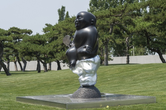亚洲艺术中心

李真 《清风云露》 205×79×104cm 铜雕 2005
