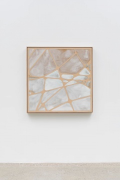 杨光南 《窗1》 2.6×115×115cm 树脂、油性颜料、木 2020
