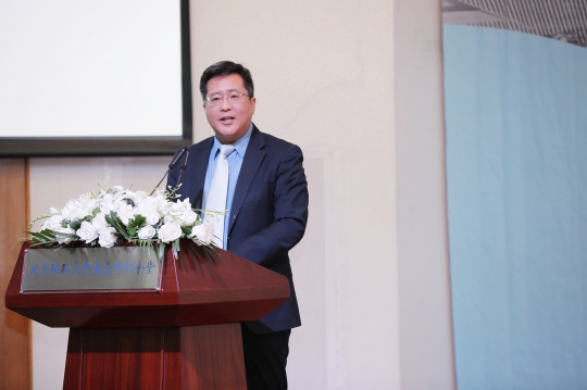 北京师范大学副校长、珠海园区管委会主任王守军介绍珠海校区，并发布“未来设计种子基金”计划
